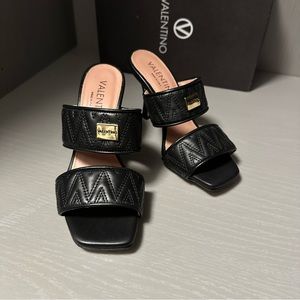 NWT MARIO VALENTINO JACKIE SANDALS SIZE 6